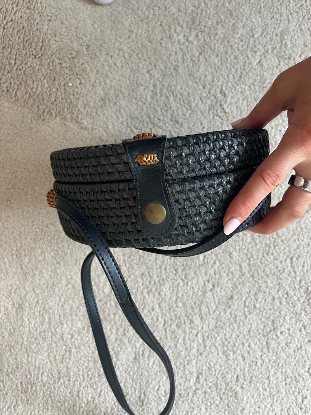 Black Round Rattan Woven Crossbody Bag - Picture 2 of 4